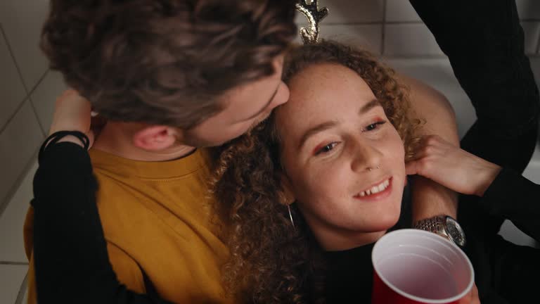 Sneging 1,921 Teenagers Snogging Stock Videos, Footage, & 4K Video Clips ...