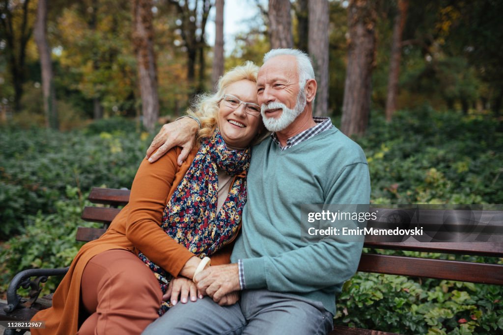 Retrato de una pareja de ancianos en el Parque