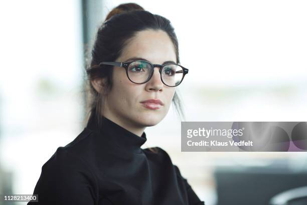 portrait of beautiful young businesswoman in meeting room - scherpte stockfoto's en -beelden