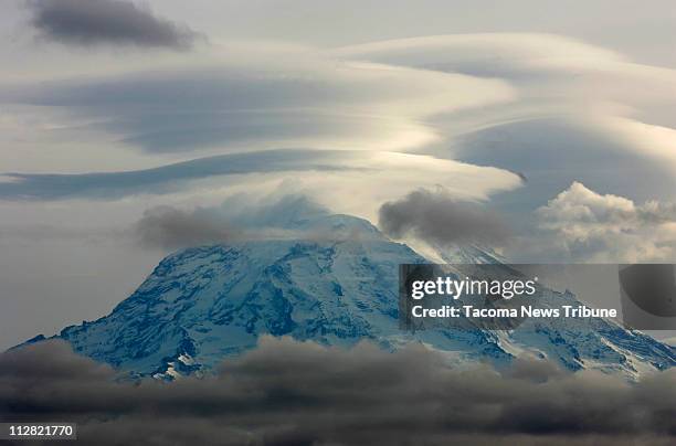 51 Lenticular Clouds Mt Rainier Stock Photos, High-Res Pictures, and ...