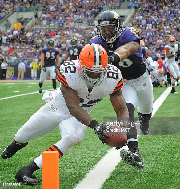 Cleveland Browns tight end Benjamin Watson gets the ball across the goal line for a touchdown in the fourth quarter against Baltimore Ravens safety...