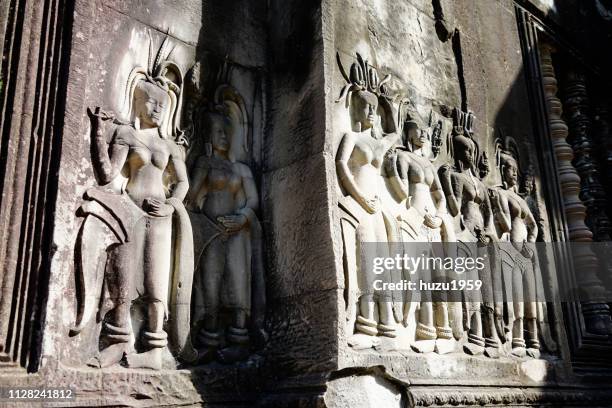 delicate relief of angkor wat - 石材 bildbanksfoton och bilder