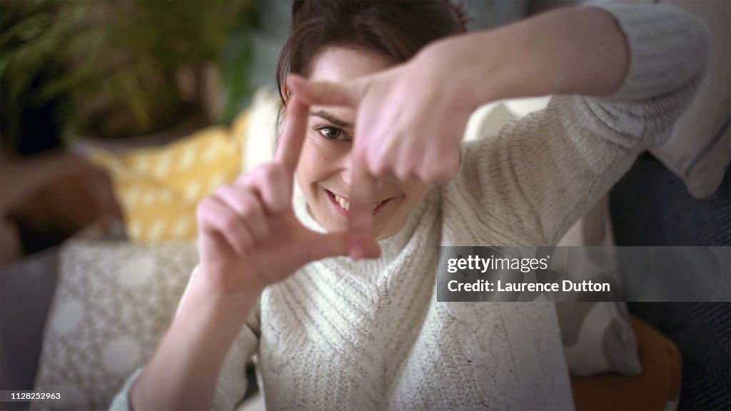 Finger Frame Finger Framing High-Res Stock Photo - Getty Images