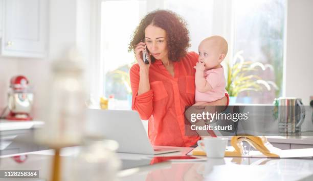 doctor telephone consultation - doctor house call child stock pictures, royalty-free photos & images