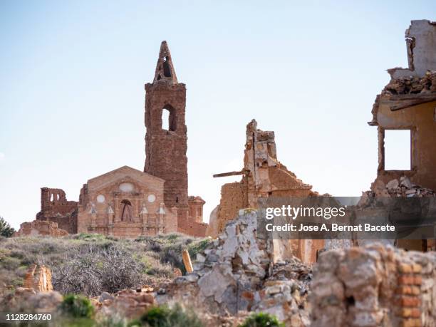 ruins of a church destroyed by war. san martin de tours church. belchite, province of saragossa, aragon, spain. - zaragoza province stockfoto's en -beelden