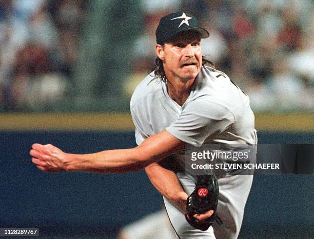 Houston Astros pitcher Randy Johnson pitches against the Atlanta Braves during their game at Turner Field in Atlanta, GA, 02 September. AFP PHOTO...