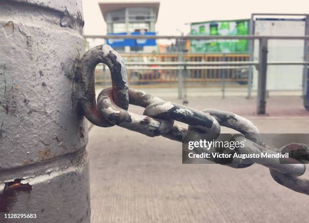 old chains - desgastado por el tiempo stock pictures, royalty-free photos & images