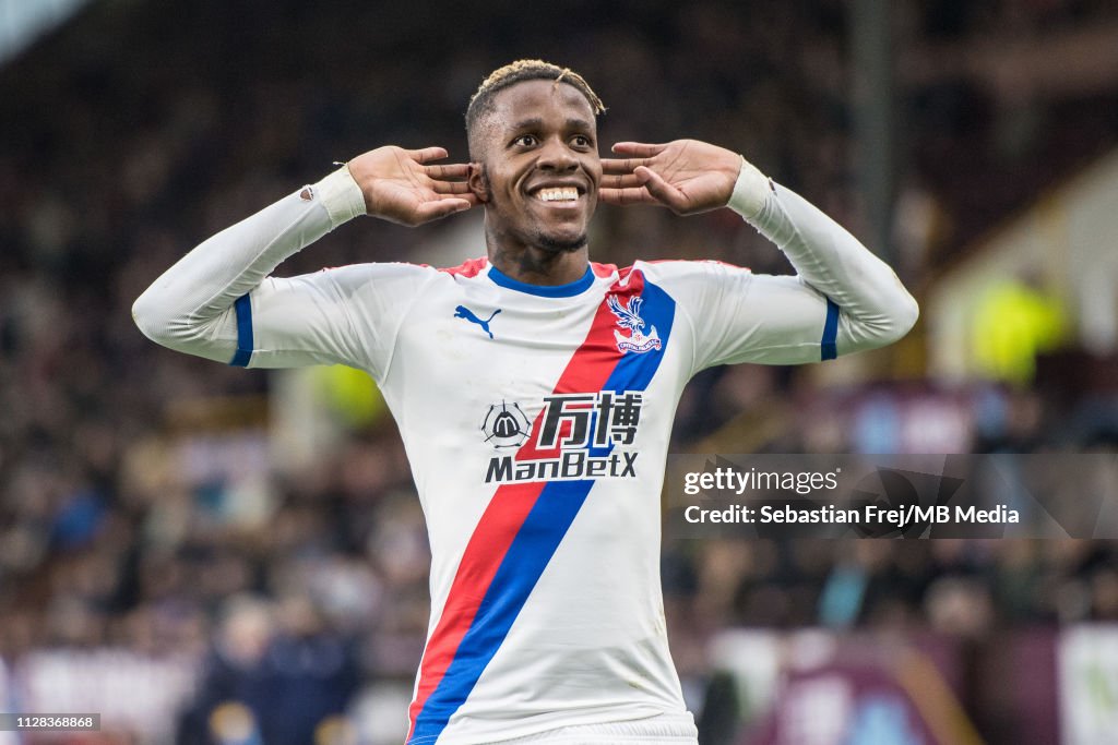 Burnley FC v Crystal Palace - Premier League