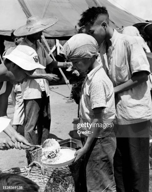 Picture taken on May 1962 showing Chinese refugees queuing for a meal at Hong Kong. - During the famine caused by "The Great Leap Forward" Chinese...