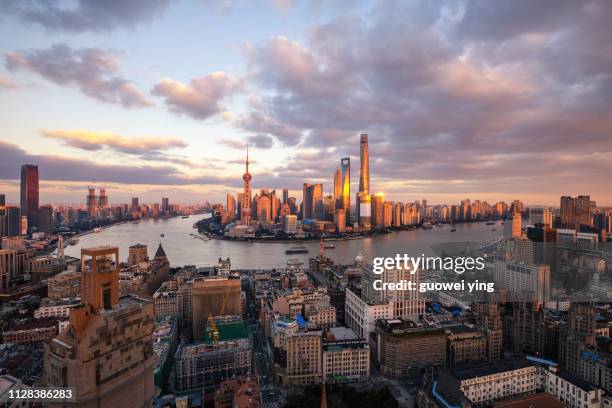 sunset sky full of sunset sunset is beautiful - shanghai - 擁擠 stock pictures, royalty-free photos & images