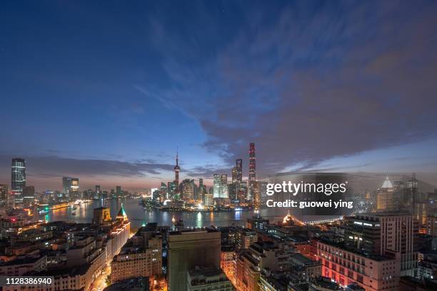 shanghai morning - 街道 stock-fotos und bilder