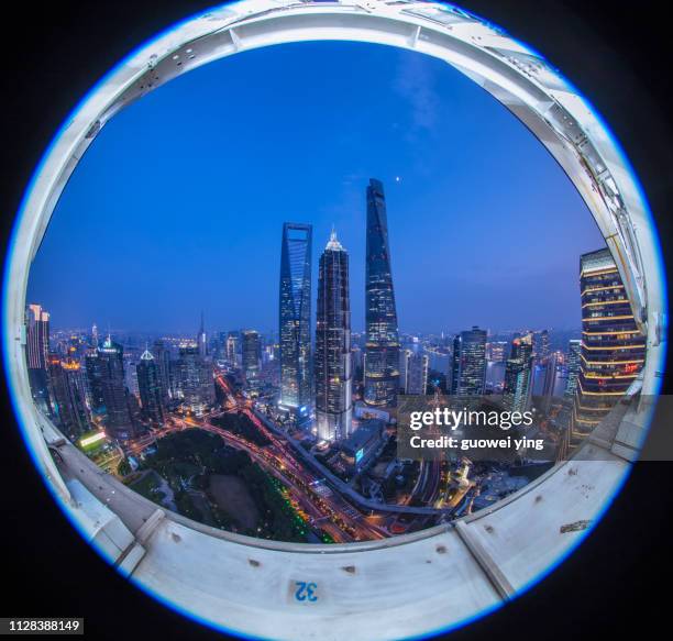 shanghai bund at night - 黃昏 fotografías e imágenes de stock