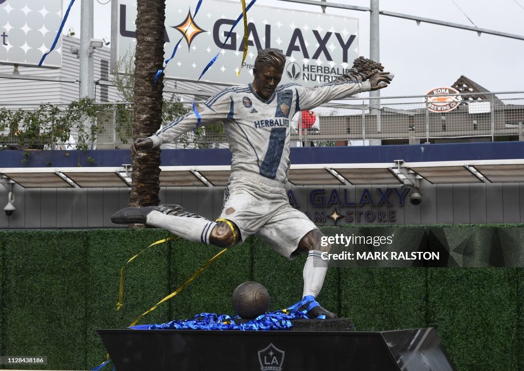 TOPSHOT-FBL-MLS-GALAXY-CELEBRITY-BECKHAM