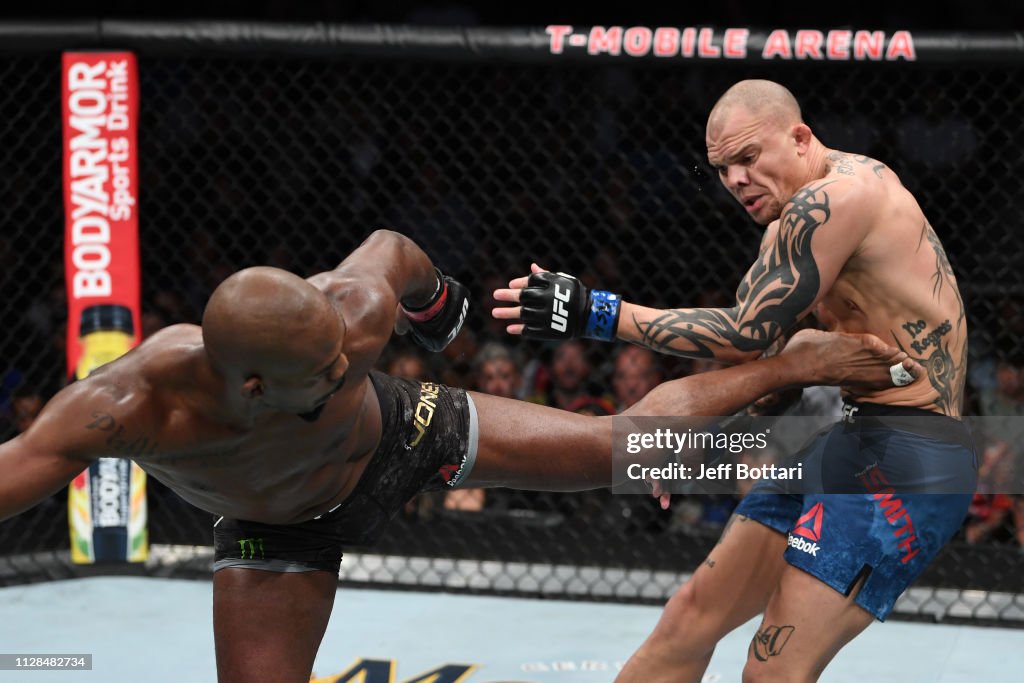 UFC 235: Jones v Smith