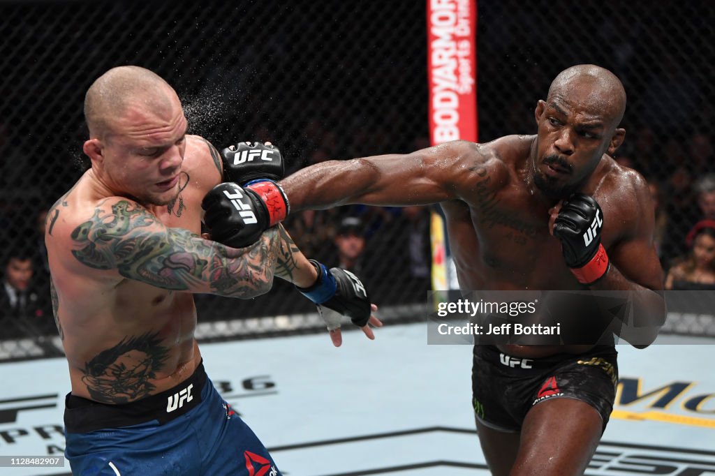 UFC 235: Jones v Smith