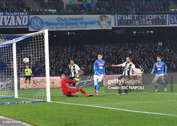 Jose Callejon of Napoli scores the 1-2 goal during the Serie A match between SSC Napoli and Juventus at Stadio San Paolo on March 3, 2019 in Naples,...