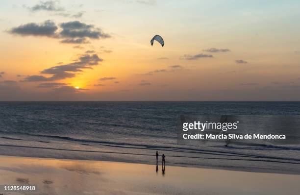 kite surfing on the jericoacoara beach, at the moment of the most beautiful sunset. - o anoitecer foto e immagini stock