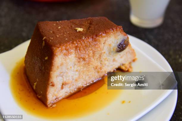 peruvian bread pudding - flan stock pictures, royalty-free photos & images