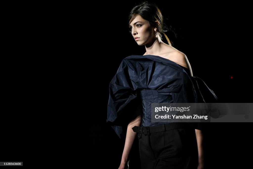 Givenchy : Runway - Paris Fashion Week Womenswear Fall/Winter 2019/2020