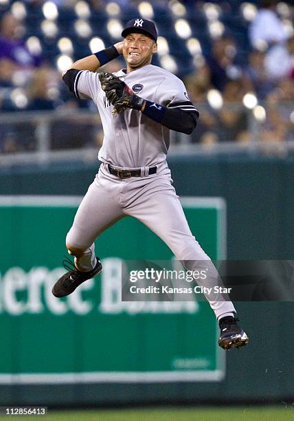 Jeter Catch 424 Derek Jeter Catching Stock Photos, High-Res Pictures, and Images ...