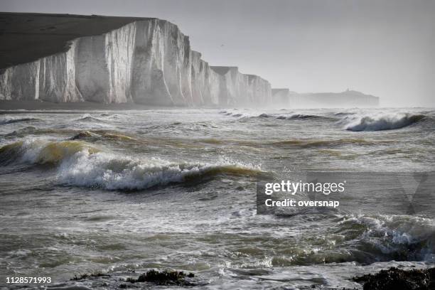 tempesta della manica - bianche scogliere di dover foto e immagini stock