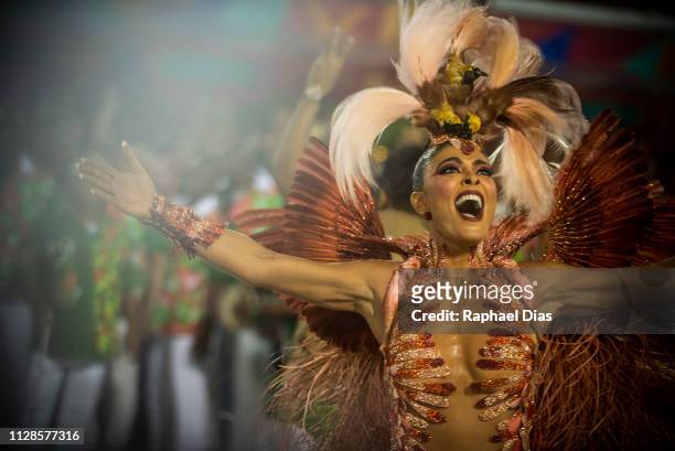 Juliana Paes dances during Grande Rio performance at the Rio de Janeiro Carnival at Sambodromo on March 3, 2019 in Rio de Janeiro, Brazil.
