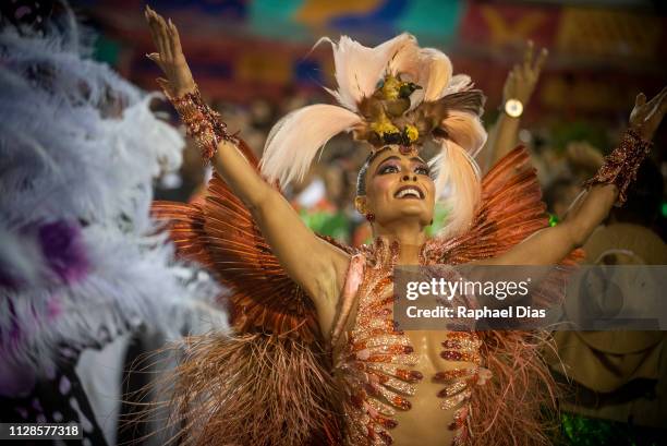 Juliana Paes dances during Grande Rio performance at the Rio de Janeiro Carnival at Sambodromo on March 3, 2019 in Rio de Janeiro, Brazil.