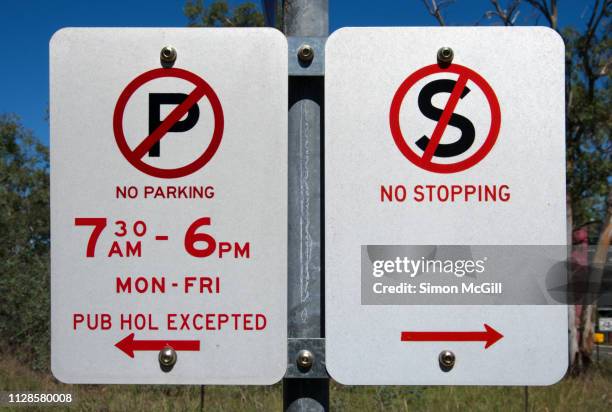 'no parking 7:30 am - 6 pm mon - fri. public holidays excepted' and 'no stopping' signs - 駐車禁止 ストックフォトと画像