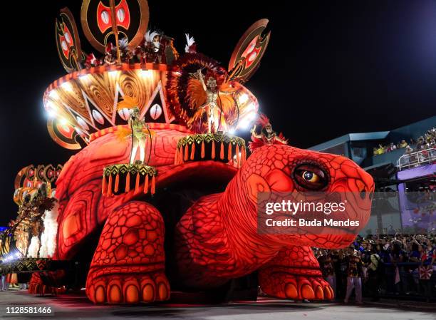 Members of Salgueiro Samba School take part in the parade at 2019 Brazilian Carnival at Sapucai Sambadrome on March 04, 2019 in Rio de Janeiro,...