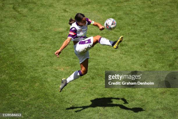 Sam Kerr of the Glory in action during the W-League Semi Final match between the Melbourne Victory and Perth Glory at AAMi Park on February 10, 2019...
