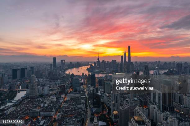 shanghai morning - 街道 stock-fotos und bilder