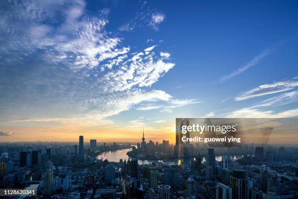 shanghai morning - 名勝古蹟 stockfoto's en -beelden