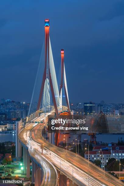 shanghai highway at dusk - 目的地 foto e immagini stock