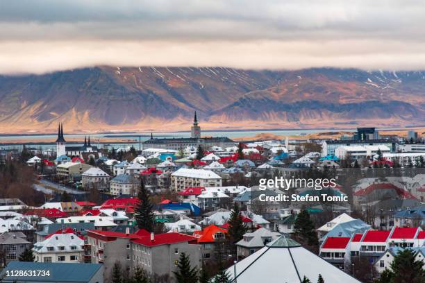 panoramisch uitzicht over reykjavik - reykjavik stockfoto's en -beelden
