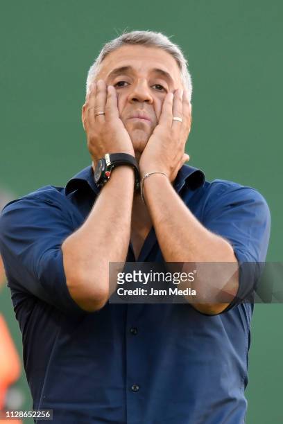Hernan Crespo coach of Banfield reacts during a match between Banfield and Atletico Tucuman as part of Superliga 2018/19 at Florencio Sola Stadium on...