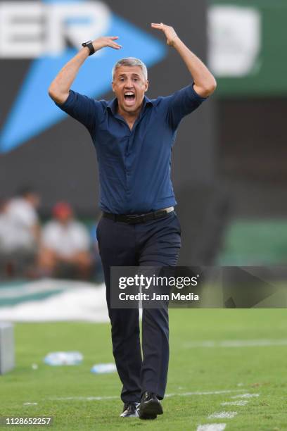 Hernan Crespo coach of Banfield celebrates a goal scored by Agustin Urzi during a match between Banfield and Atletico Tucuman as part of Superliga...