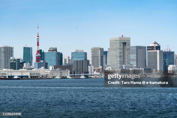 tokyo tower and office buildings in tokyo in japan - 東京湾 ストックフォトと画像