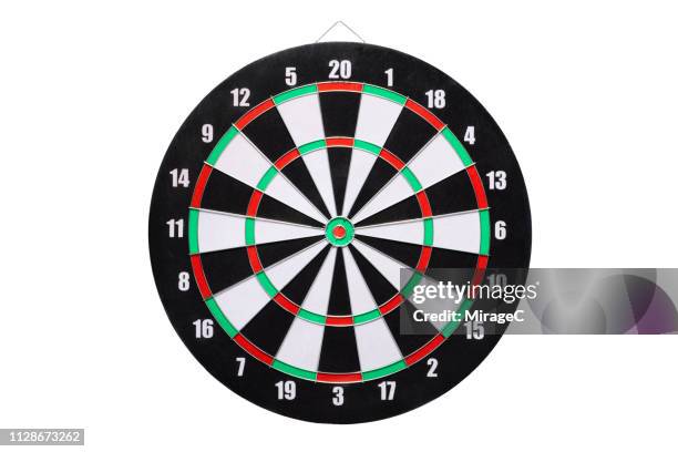 dartboard isolated on white background - cible de jeu de fléchettes photos et images de collection