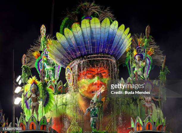 Members of Unidos de Vila Isabel Samba School perform during the parade at 2019 Brazilian Carnival at Sapucai Sambadrome on March 04, 2019 in Rio de...