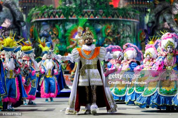 Members of Unidos de Vila Isabel Samba School perform during the parade at 2019 Brazilian Carnival at Sapucai Sambadrome on March 04, 2019 in Rio de...