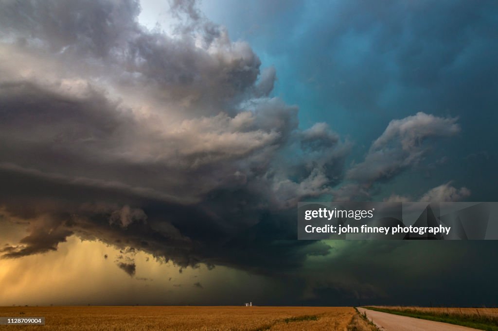 A stunning looking severe hail storm works its way across Kansas, USA