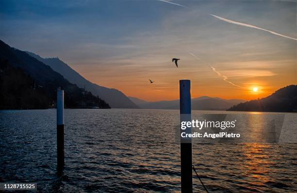 como lake, sunset in northern italy - majestuoso ストックフォトと画像