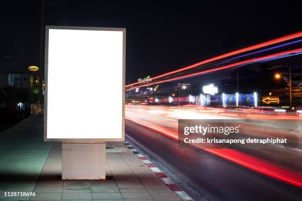 billboards - bushaltestelle stock-fotos und bilder