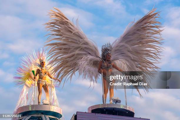 Performer dances during Mocidade Independente de Padre Miguel performance at the Rio de Janeiro Carnival at Sambodromo on March 4, 2019 in Rio de...