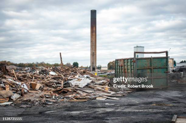 partially demolished former chemical factory, uk - zona industrial imagens e fotografias de stock