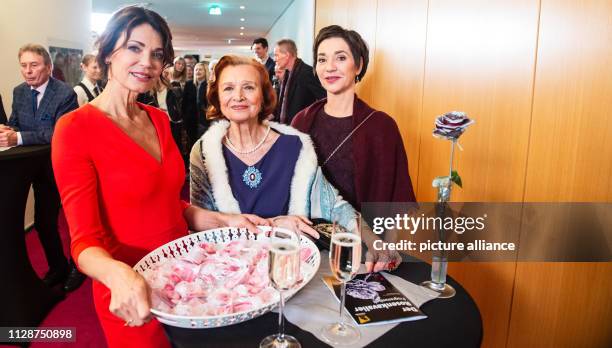 March 2019, Lower Saxony, Lüneburg: The actresses Gerit Kling, Brigitte Antonius, and Anja Franke stand together at a photo session during the...