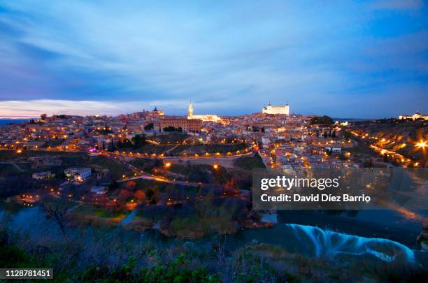 spain, panorama view of toledo in the sunset - ciudades capitales - fotografias e filmes do acervo