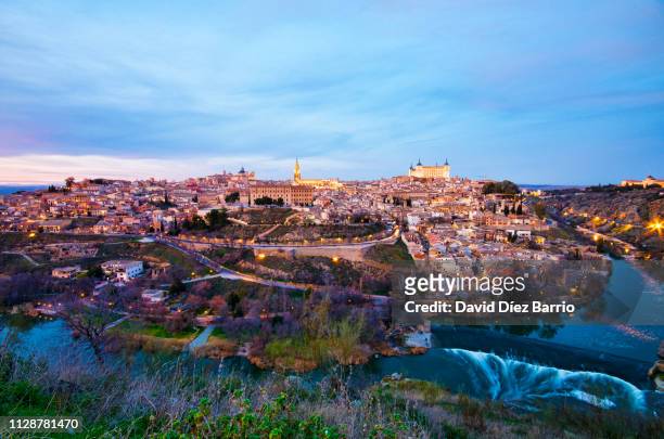 spain, panorama view of toledo in the sunset - luz eléctrica stock pictures, royalty-free photos & images