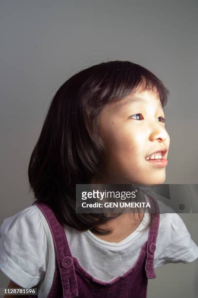 girls face expression - 若い カワイイ 女の子 日本人 ストックフォトと画像