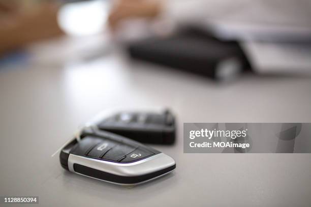 close-up of car keys on tables - car keys table stock pictures, royalty-free photos & images